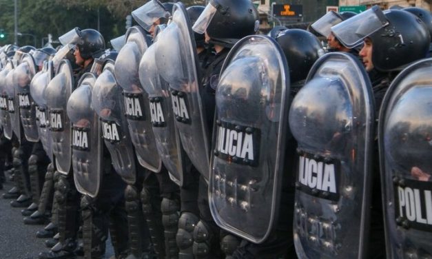 Rechazo al mega DNU | Seguridad interior: Criminalización de la protesta social