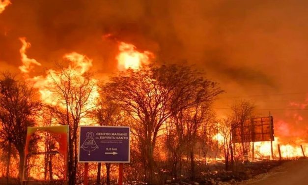 En un contexto global de emergencia hídrica y un régimen nacional de incentivos para grandes inversiones (RIGI), arde Córdoba 